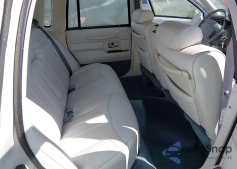 1993 Lincoln Town Car Signature/Jack Nicklaus из США, поврежденный, VIN 1LNLM82W9PY773770